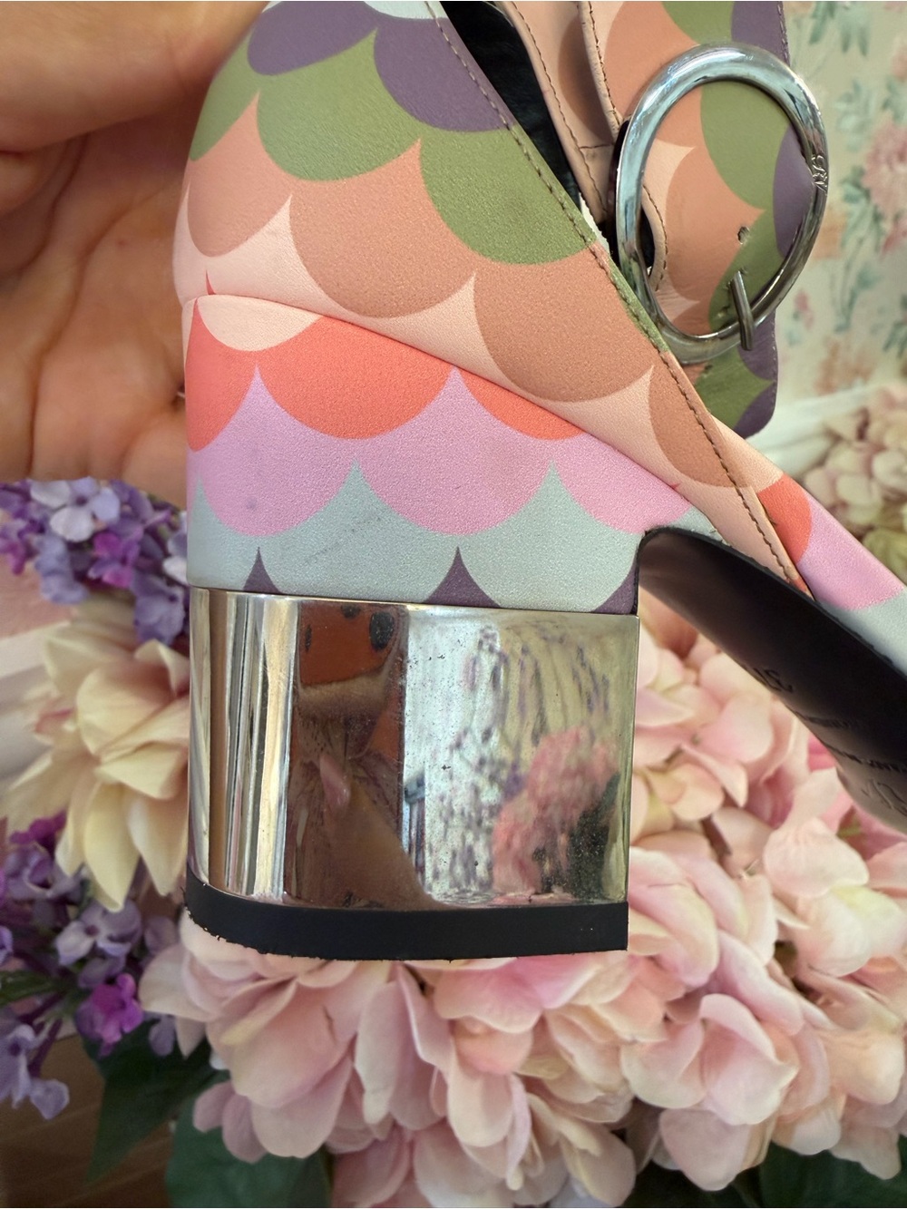 Limited edition Roger Vivier Pastel Scallop Ankle-Strap Sandals - Picture 6 of 6